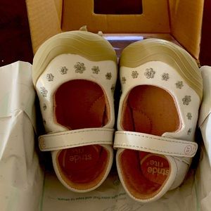 Stride rite girl shoes size 4